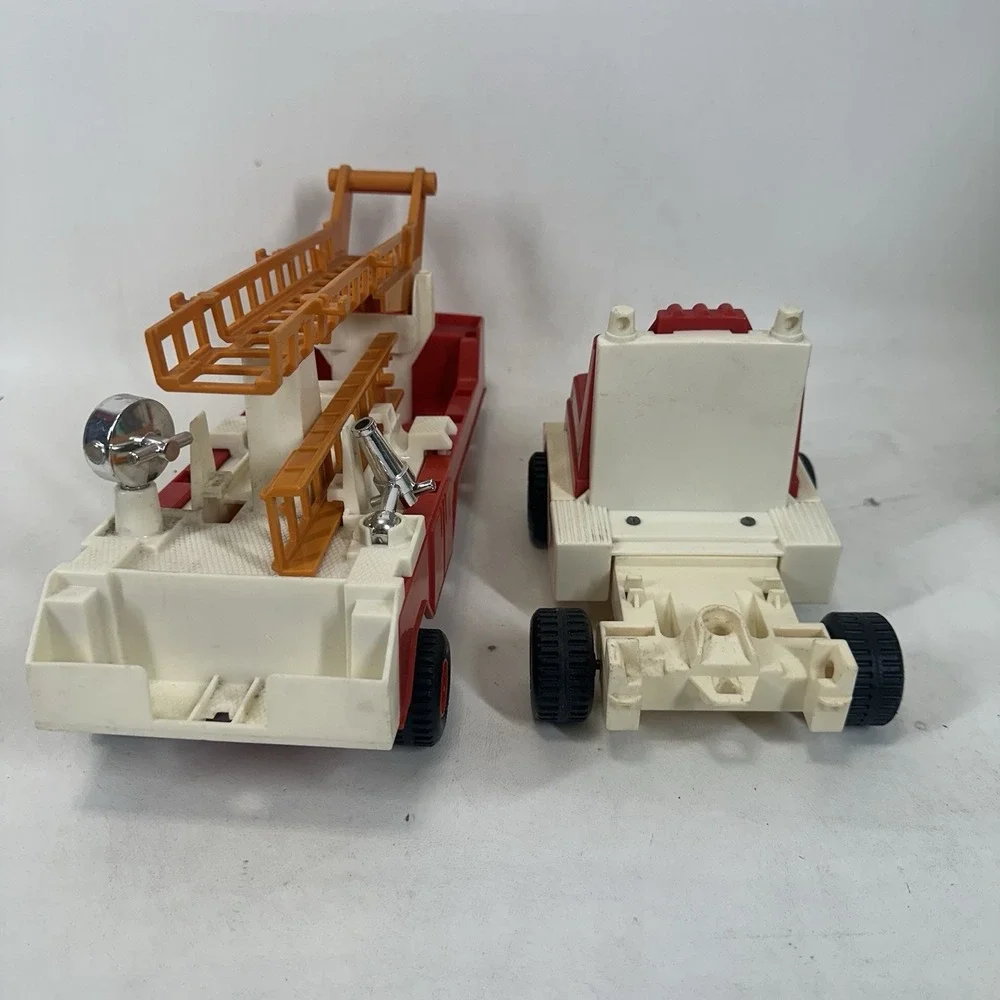 Fisher-Price Husky Helper Hook & Ladder FIRE TRUCK #319 Vintage‎ 1978